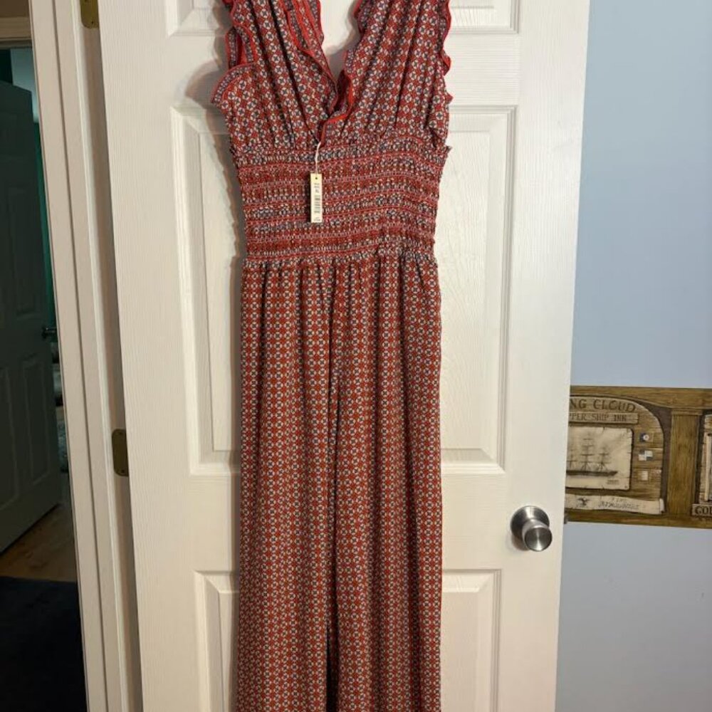 Max Studio jumper size XL (small tear in smocking)